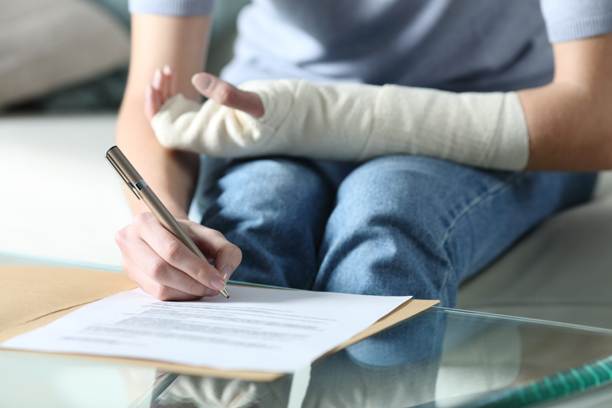 Image illustrating the assistance of RTG Avocats as personal injury lawyer in Cannes, including road accidents, falls, assaults, workplace accidents, medical assessment and compensation claims.